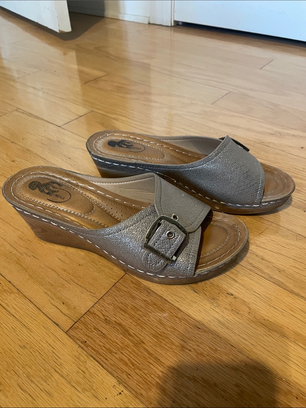 GC Justina Wedge Slide Sandals in pewter with Buckle Accent 7.5